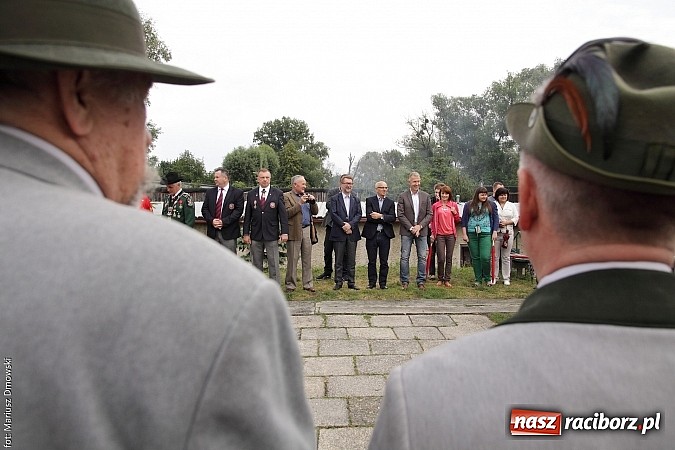 Zdjęcie w galerii na portalu naszraciborz.pl: Krzyżek z podkową, Ludwikowski na tronie  wiadomości z regionu