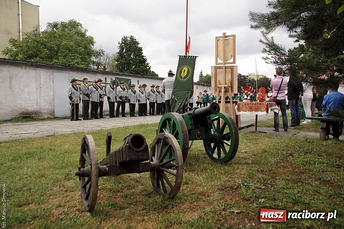 Zdjęcie w galerii na portalu naszraciborz.pl: Krzyżek z podkową, Ludwikowski na tronie  wiadomości z regionu