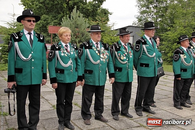 Zdjęcie w galerii na portalu naszraciborz.pl: Krzyżek z podkową, Ludwikowski na tronie  wiadomości z regionu