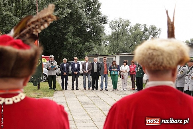 Zdjęcie w galerii na portalu naszraciborz.pl: Krzyżek z podkową, Ludwikowski na tronie  wiadomości z regionu