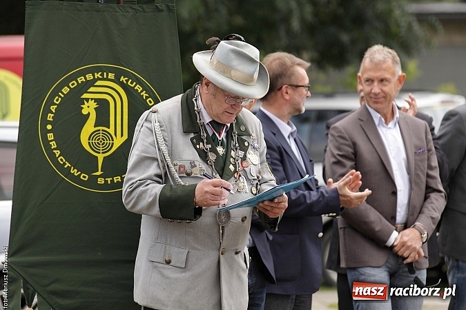 Zdjęcie w galerii na portalu naszraciborz.pl: Krzyżek z podkową, Ludwikowski na tronie  wiadomości z regionu