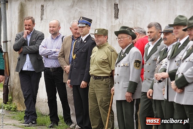 Zdjęcie w galerii na portalu naszraciborz.pl: Krzyżek z podkową, Ludwikowski na tronie  wiadomości z regionu