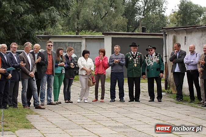 Zdjęcie w galerii na portalu naszraciborz.pl: Krzyżek z podkową, Ludwikowski na tronie  wiadomości z regionu
