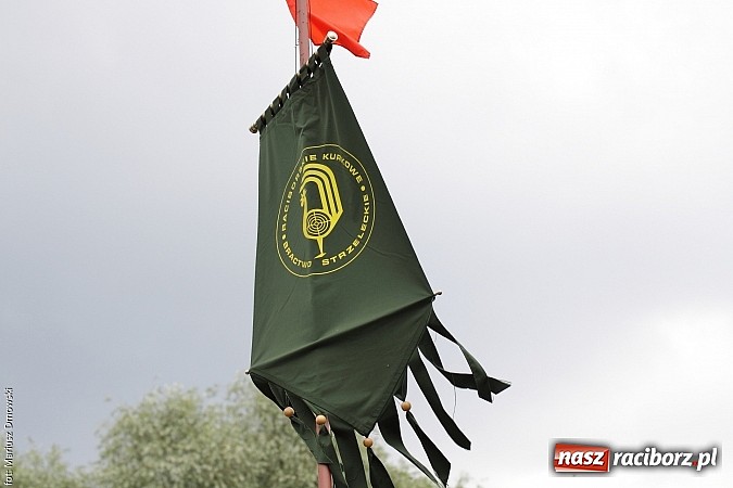 Zdjęcie w galerii na portalu naszraciborz.pl: Krzyżek z podkową, Ludwikowski na tronie  wiadomości z regionu