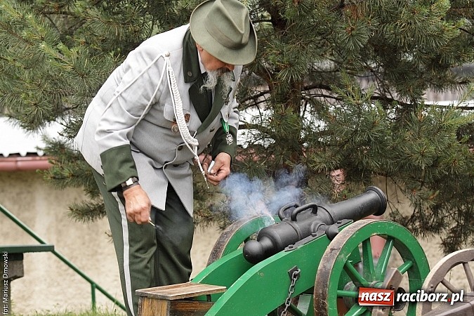 Zdjęcie w galerii na portalu naszraciborz.pl: Krzyżek z podkową, Ludwikowski na tronie  wiadomości z regionu