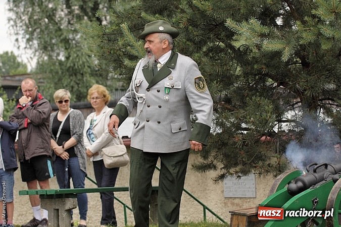 Zdjęcie w galerii na portalu naszraciborz.pl: Krzyżek z podkową, Ludwikowski na tronie  wiadomości z regionu