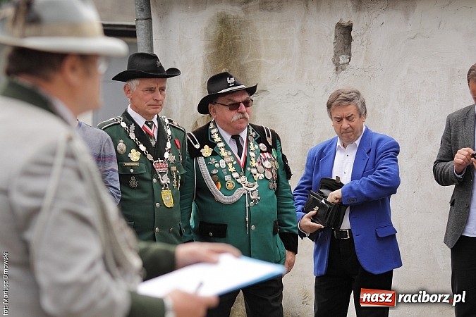 Zdjęcie w galerii na portalu naszraciborz.pl: Krzyżek z podkową, Ludwikowski na tronie  wiadomości z regionu