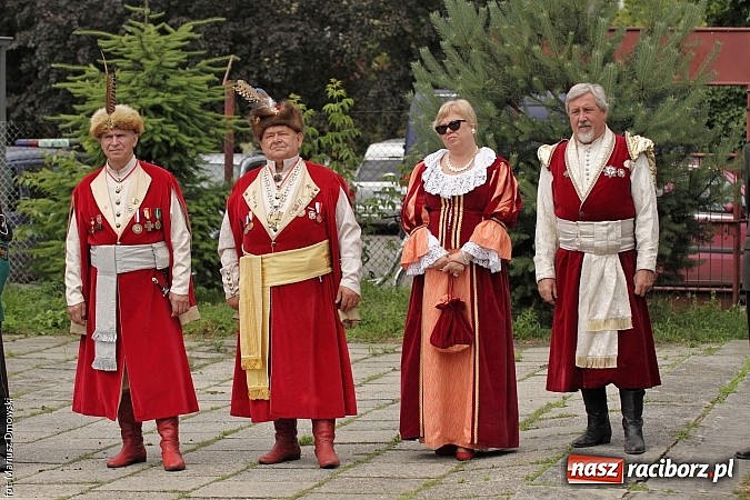 Zdjęcie w galerii na portalu naszraciborz.pl: Krzyżek z podkową, Ludwikowski na tronie  wiadomości z regionu