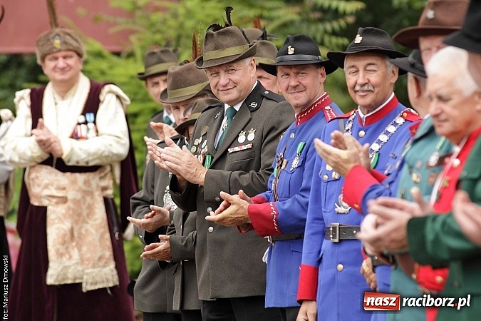 Zdjęcie w galerii na portalu naszraciborz.pl: Krzyżek z podkową, Ludwikowski na tronie  wiadomości z regionu