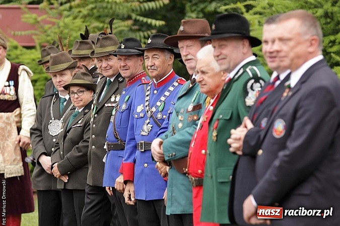 Zdjęcie w galerii na portalu naszraciborz.pl: Krzyżek z podkową, Ludwikowski na tronie  wiadomości z regionu