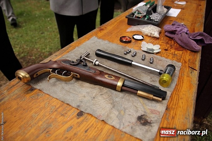 Zdjęcie w galerii na portalu naszraciborz.pl: Krzyżek z podkową, Ludwikowski na tronie  wiadomości z regionu