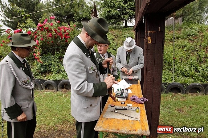 Zdjęcie w galerii na portalu naszraciborz.pl: Krzyżek z podkową, Ludwikowski na tronie  wiadomości z regionu