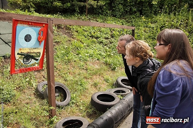 Zdjęcie w galerii na portalu naszraciborz.pl: Krzyżek z podkową, Ludwikowski na tronie  wiadomości z regionu