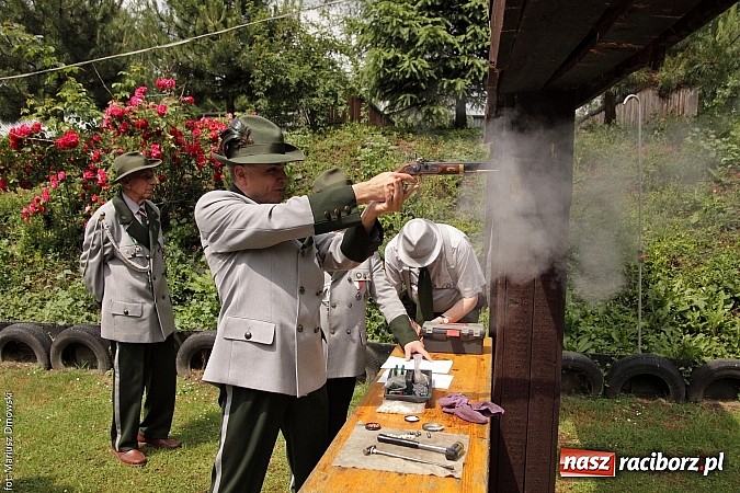 Zdjęcie w galerii na portalu naszraciborz.pl: Krzyżek z podkową, Ludwikowski na tronie  wiadomości z regionu