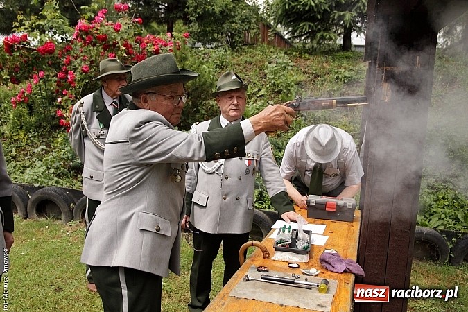 Zdjęcie w galerii na portalu naszraciborz.pl: Krzyżek z podkową, Ludwikowski na tronie  wiadomości z regionu
