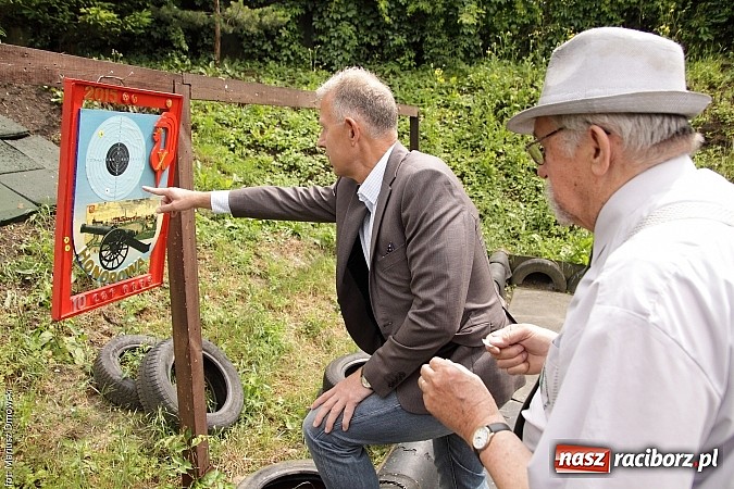 Zdjęcie w galerii na portalu naszraciborz.pl: Krzyżek z podkową, Ludwikowski na tronie  wiadomości z regionu