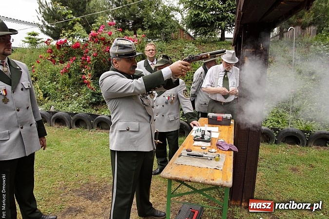 Zdjęcie w galerii na portalu naszraciborz.pl: Krzyżek z podkową, Ludwikowski na tronie  wiadomości z regionu