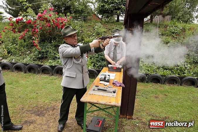 Zdjęcie w galerii na portalu naszraciborz.pl: Krzyżek z podkową, Ludwikowski na tronie  wiadomości z regionu
