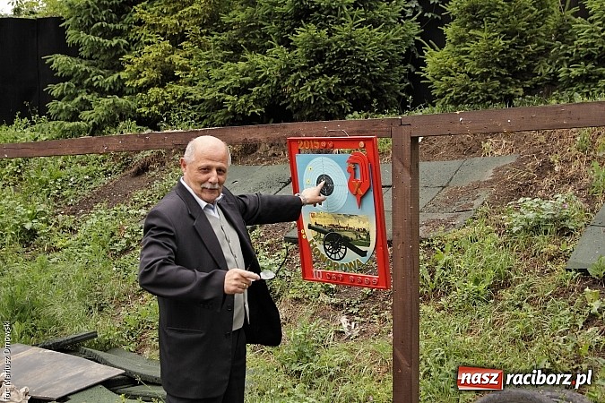 Zdjęcie w galerii na portalu naszraciborz.pl: Krzyżek z podkową, Ludwikowski na tronie  wiadomości z regionu