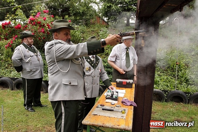 Zdjęcie w galerii na portalu naszraciborz.pl: Krzyżek z podkową, Ludwikowski na tronie  wiadomości z regionu