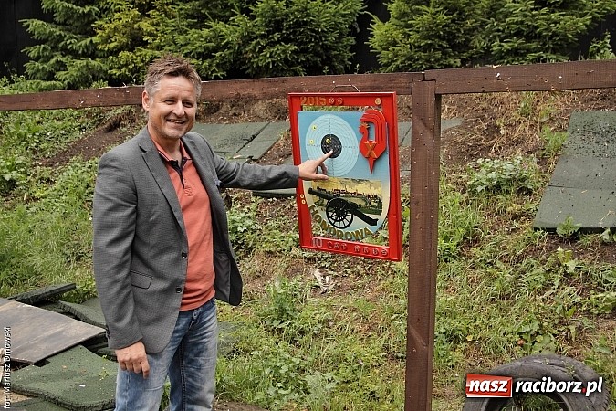 Zdjęcie w galerii na portalu naszraciborz.pl: Krzyżek z podkową, Ludwikowski na tronie  wiadomości z regionu