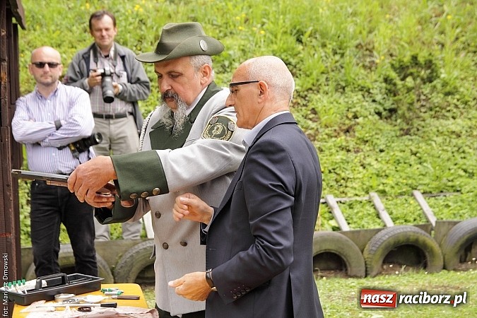 Zdjęcie w galerii na portalu naszraciborz.pl: Krzyżek z podkową, Ludwikowski na tronie  wiadomości z regionu