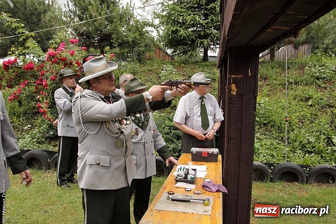 Zdjęcie w galerii na portalu naszraciborz.pl: Krzyżek z podkową, Ludwikowski na tronie  wiadomości z regionu