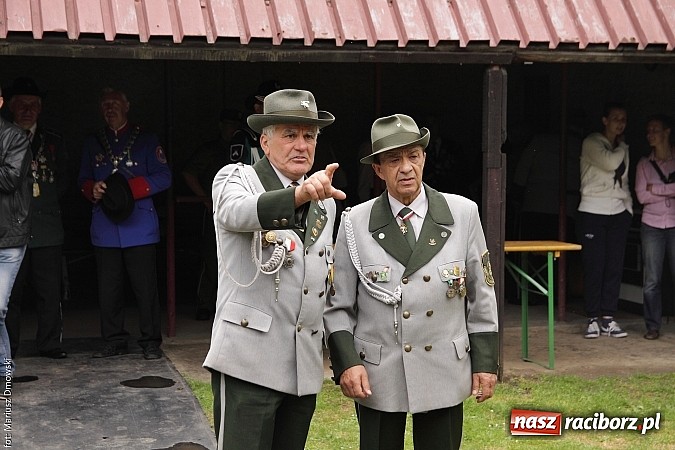 Zdjęcie w galerii na portalu naszraciborz.pl: Krzyżek z podkową, Ludwikowski na tronie  wiadomości z regionu