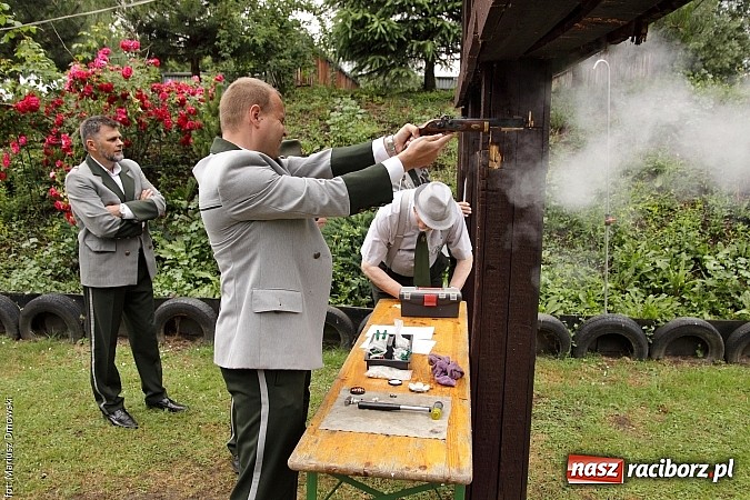 Zdjęcie w galerii na portalu naszraciborz.pl: Krzyżek z podkową, Ludwikowski na tronie  wiadomości z regionu