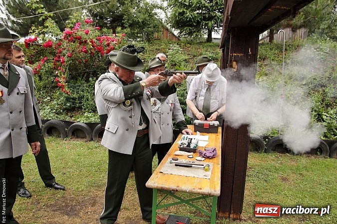 Zdjęcie w galerii na portalu naszraciborz.pl: Krzyżek z podkową, Ludwikowski na tronie  wiadomości z regionu