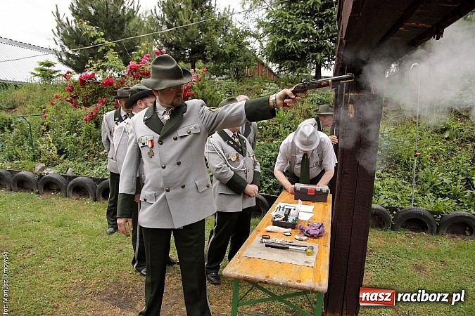 Zdjęcie w galerii na portalu naszraciborz.pl: Krzyżek z podkową, Ludwikowski na tronie  wiadomości z regionu