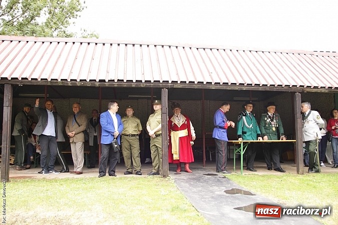 Zdjęcie w galerii na portalu naszraciborz.pl: Krzyżek z podkową, Ludwikowski na tronie  wiadomości z regionu