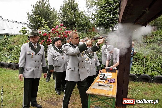Zdjęcie w galerii na portalu naszraciborz.pl: Krzyżek z podkową, Ludwikowski na tronie  wiadomości z regionu
