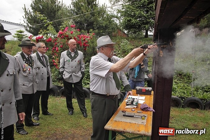 Zdjęcie w galerii na portalu naszraciborz.pl: Krzyżek z podkową, Ludwikowski na tronie  wiadomości z regionu