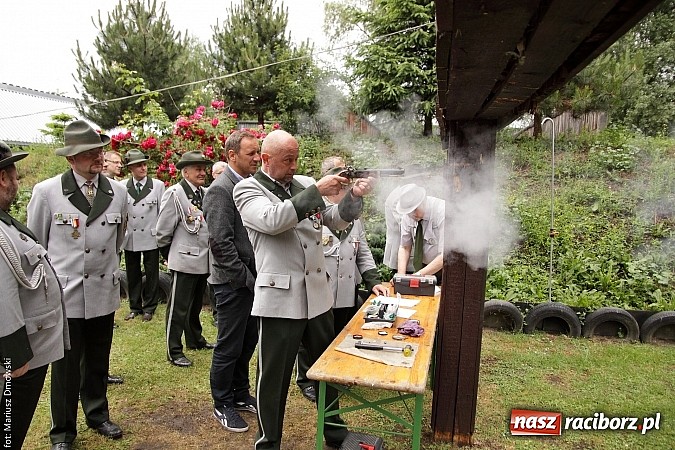 Zdjęcie w galerii na portalu naszraciborz.pl: Krzyżek z podkową, Ludwikowski na tronie  wiadomości z regionu