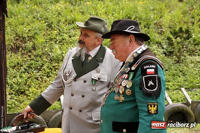 Zdjęcie w galerii na portalu naszraciborz.pl: Krzyżek z podkową, Ludwikowski na tronie  wiadomości z regionu