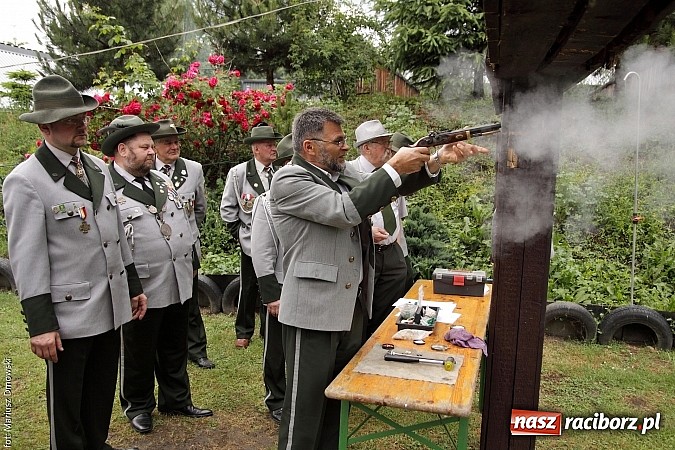 Zdjęcie w galerii na portalu naszraciborz.pl: Krzyżek z podkową, Ludwikowski na tronie  wiadomości z regionu