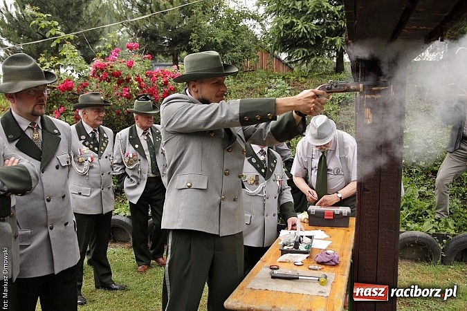 Zdjęcie w galerii na portalu naszraciborz.pl: Krzyżek z podkową, Ludwikowski na tronie  wiadomości z regionu