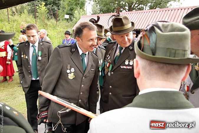 Zdjęcie w galerii na portalu naszraciborz.pl: Krzyżek z podkową, Ludwikowski na tronie  wiadomości z regionu