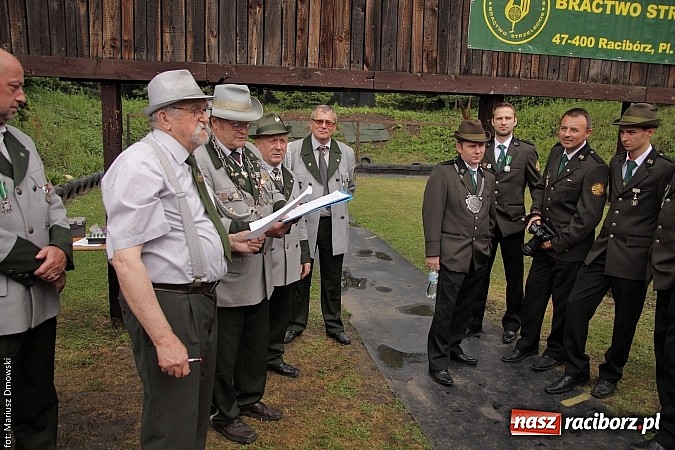 Zdjęcie w galerii na portalu naszraciborz.pl: Krzyżek z podkową, Ludwikowski na tronie  wiadomości z regionu