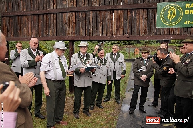 Zdjęcie w galerii na portalu naszraciborz.pl: Krzyżek z podkową, Ludwikowski na tronie  wiadomości z regionu