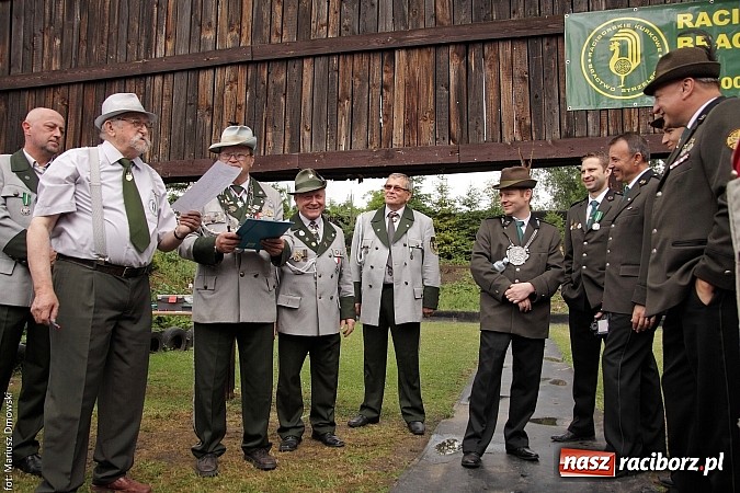 Zdjęcie w galerii na portalu naszraciborz.pl: Krzyżek z podkową, Ludwikowski na tronie  wiadomości z regionu