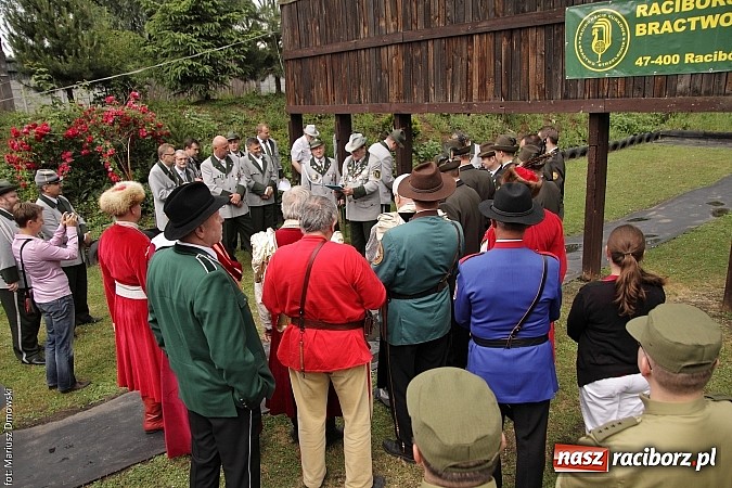 Zdjęcie w galerii na portalu naszraciborz.pl: Krzyżek z podkową, Ludwikowski na tronie  wiadomości z regionu