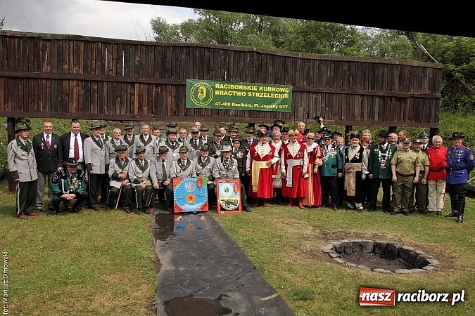 Zdjęcie w galerii na portalu naszraciborz.pl: Krzyżek z podkową, Ludwikowski na tronie  wiadomości z regionu