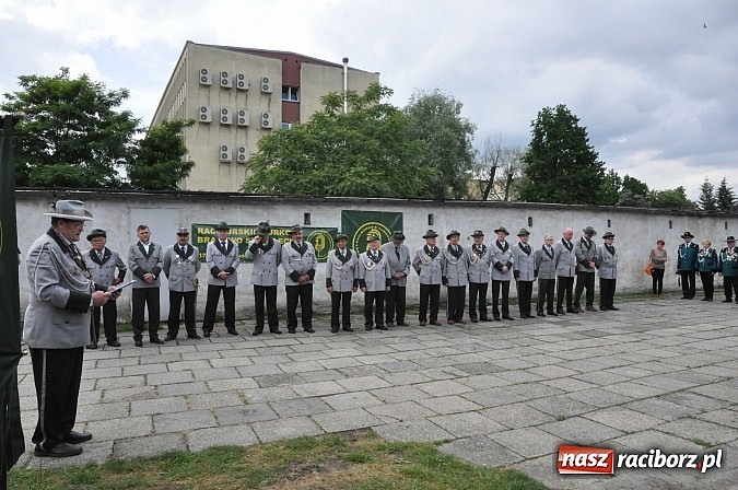 Zdjęcie w galerii na portalu naszraciborz.pl: Krzyżek z podkową, Ludwikowski na tronie  wiadomości z regionu