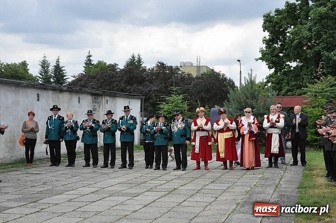 Zdjęcie w galerii na portalu naszraciborz.pl: Krzyżek z podkową, Ludwikowski na tronie  wiadomości z regionu