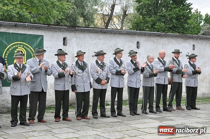 Zdjęcie w galerii na portalu naszraciborz.pl: Krzyżek z podkową, Ludwikowski na tronie  wiadomości z regionu