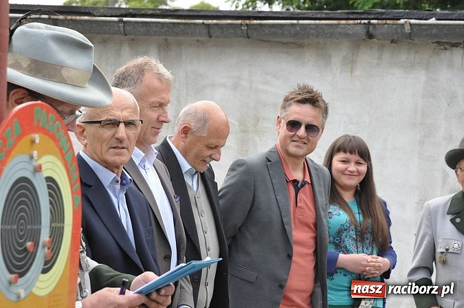 Zdjęcie w galerii na portalu naszraciborz.pl: Krzyżek z podkową, Ludwikowski na tronie  wiadomości z regionu