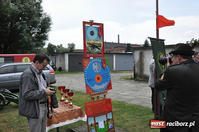 Zdjęcie w galerii na portalu naszraciborz.pl: Krzyżek z podkową, Ludwikowski na tronie  wiadomości z regionu