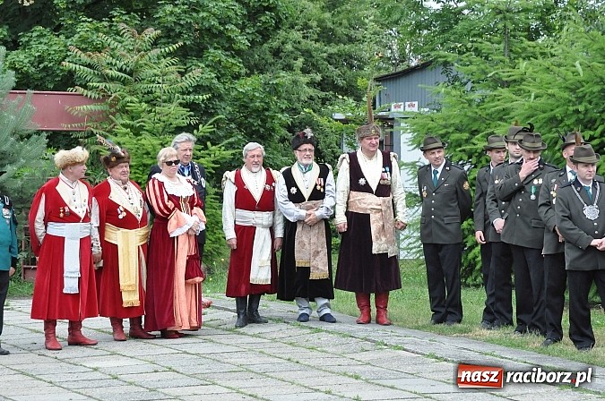 Zdjęcie w galerii na portalu naszraciborz.pl: Krzyżek z podkową, Ludwikowski na tronie  wiadomości z regionu